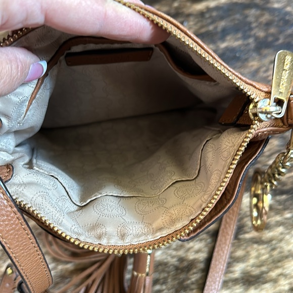 Michael Kors Crossbody - Picture 11 of 16